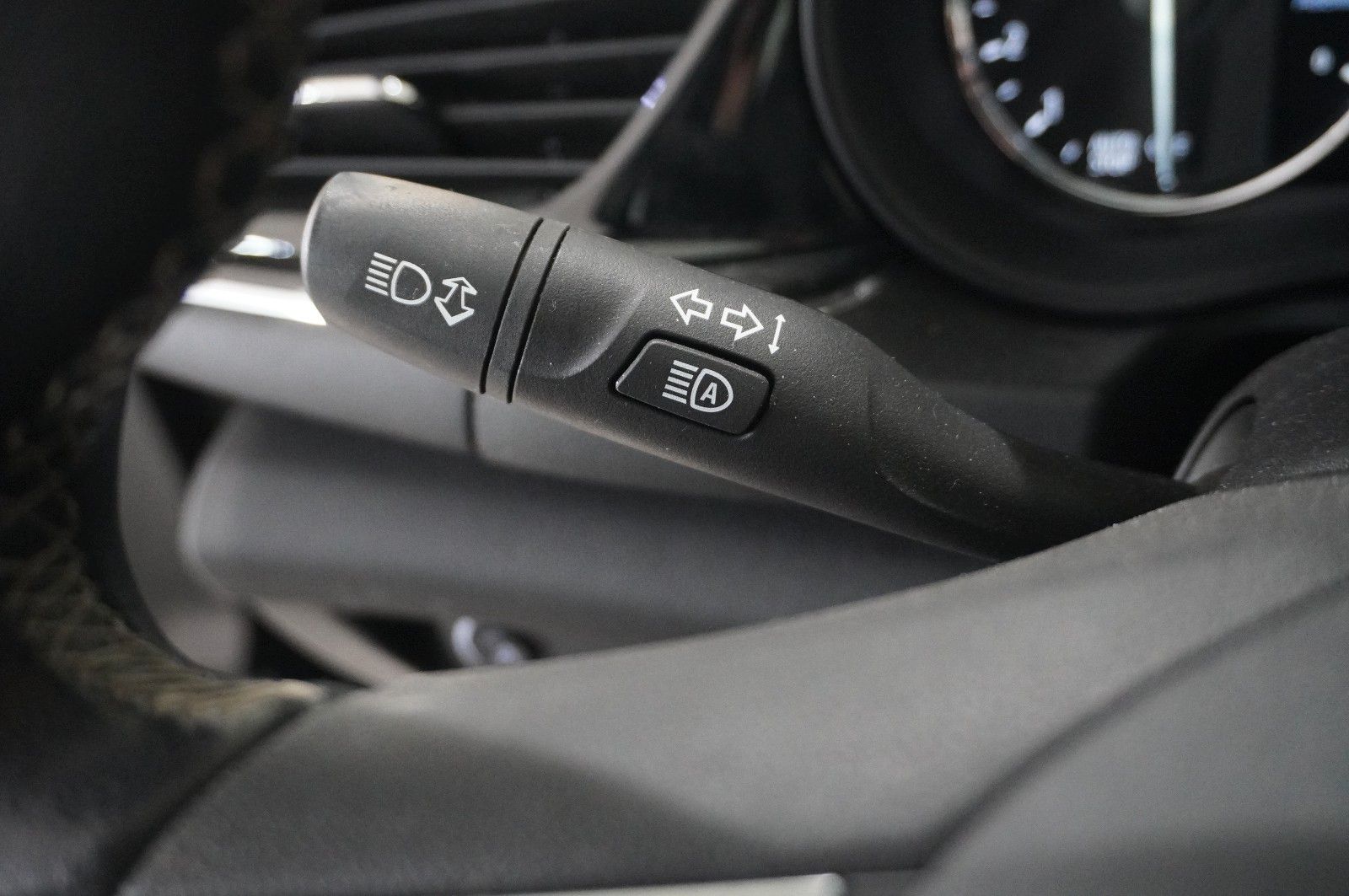 Fahrzeugabbildung Opel Insignia B ST 2.0D ELEGANCE NAVI/SH/KAMERA/SPORT