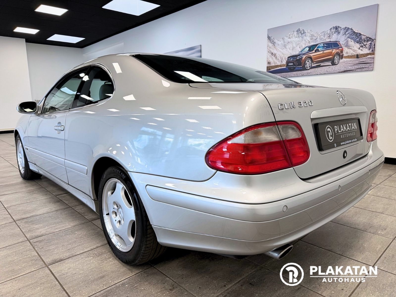 Fahrzeugabbildung Mercedes-Benz CLK 320 Elegance V6 Tempomat MB-Service