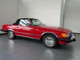 Mercedes-Benz SL 560 R107 US - rote Mercedes-Benz SL 560