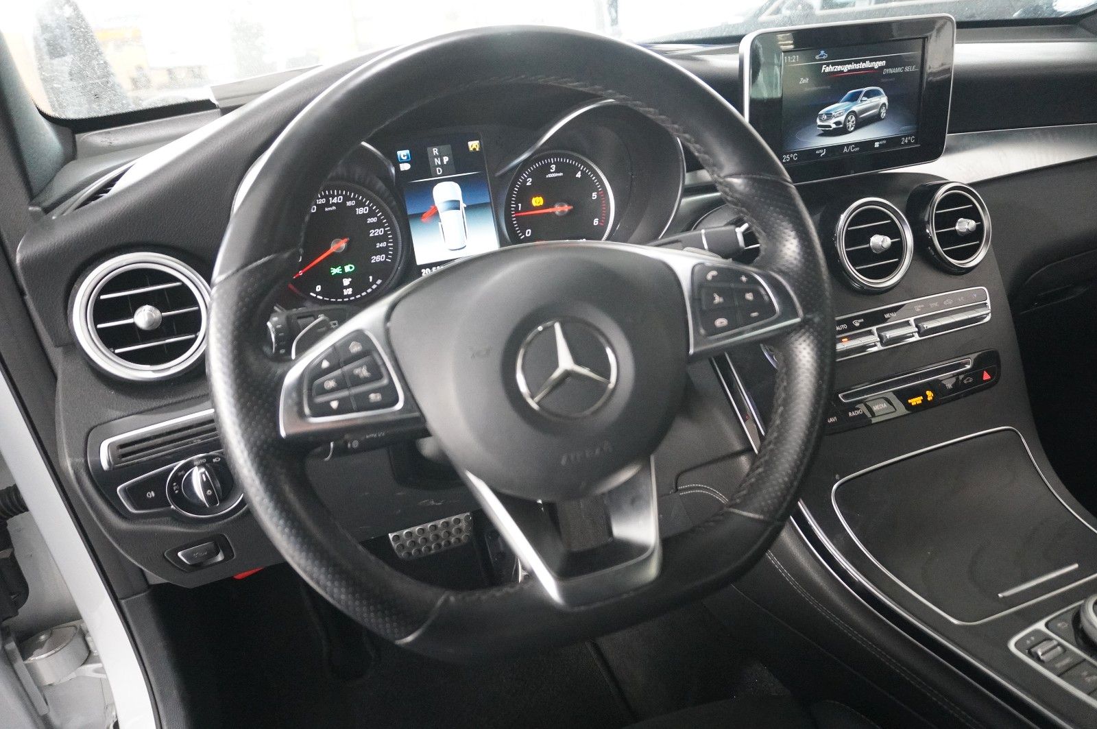 Fahrzeugabbildung Mercedes-Benz GLC 220D EXCLUSIVE 4MATIC NAVI/LED/KAMERA/SH/AHK