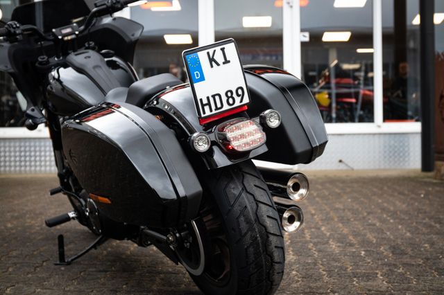 Fahrzeugabbildung Harley-Davidson FXLRST LOW RIDER ST 117 MY23 - VORBESTELLEN