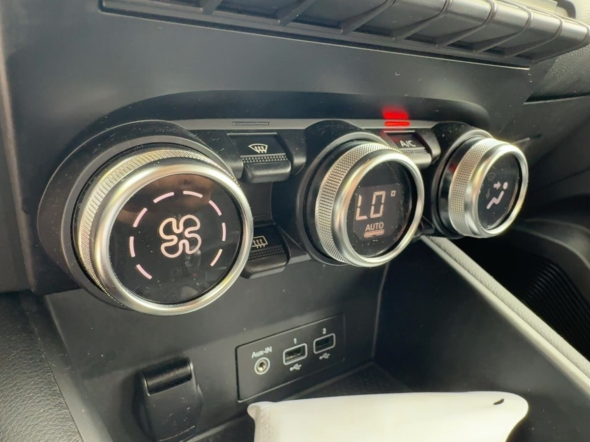 Fahrzeugabbildung Renault Captur INTENS E-TECH Plug-in 160 LKHZ ACC Kamera