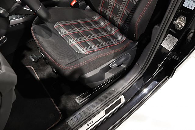 Polo GTI 2.0 TSI DSG ACC Navi Schiebedach LED SP