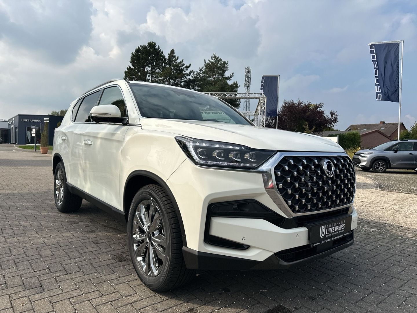 Fahrzeugabbildung KGM Rexton 2.2 Lux 8 AT AWD Navi Leder 360 Kamera