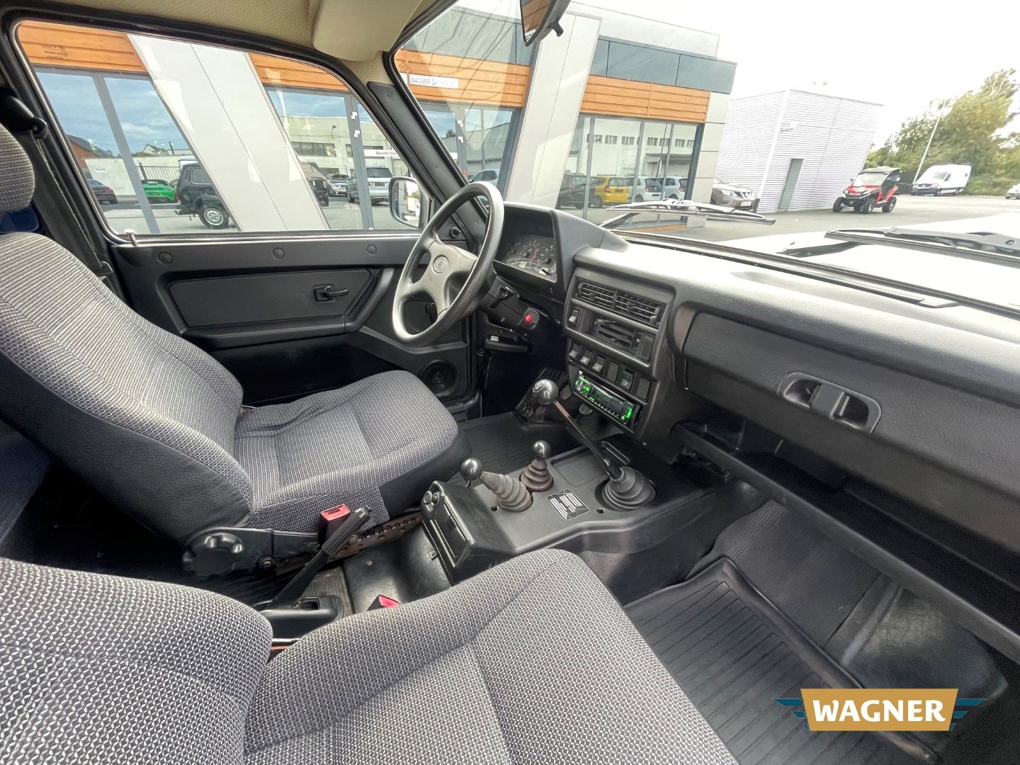 Fahrzeugabbildung Lada Niva Taiga 4x4 1.7 Offroad Reifen AHK Radio