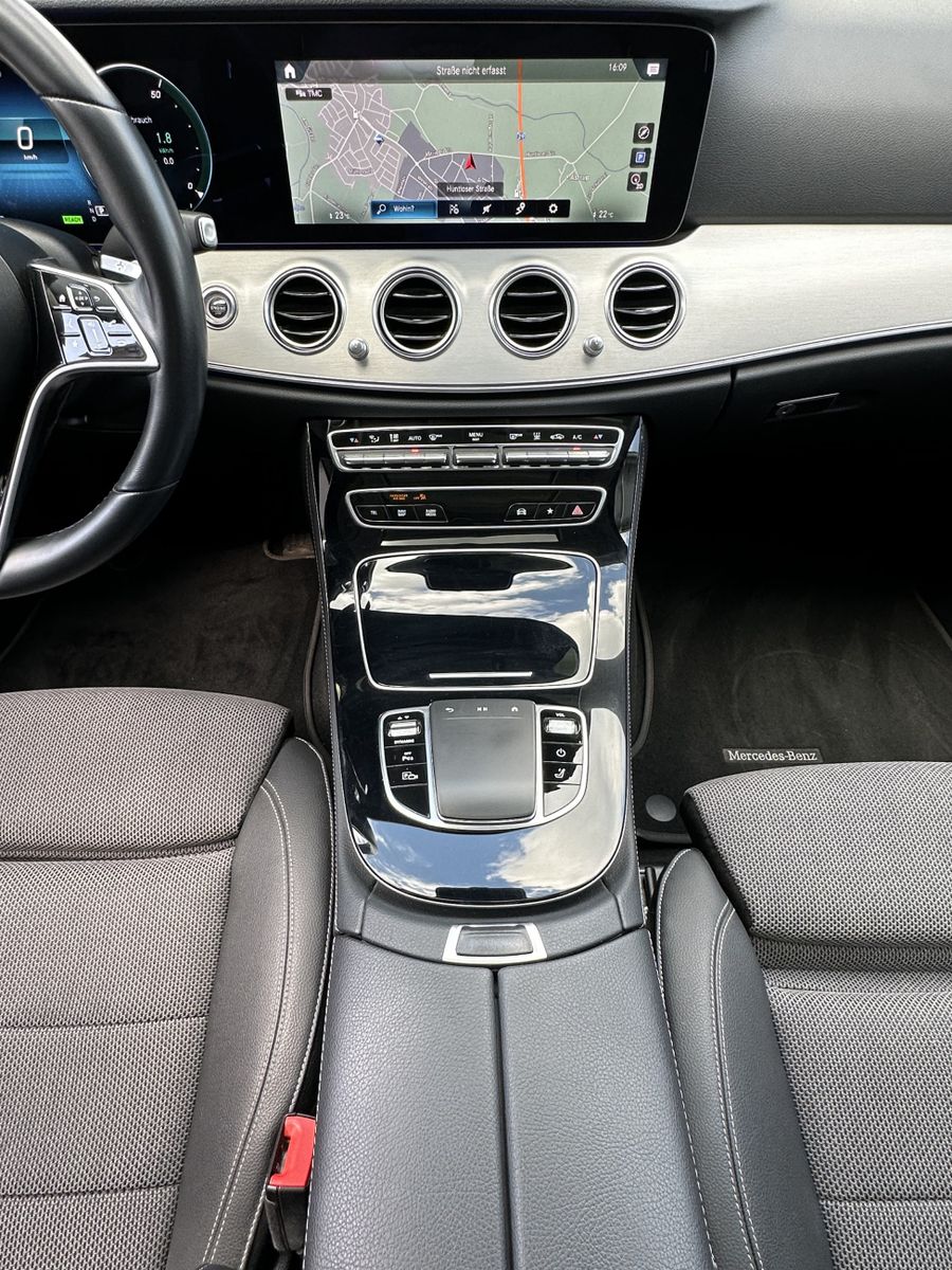 Fahrzeugabbildung Mercedes-Benz E 300e T Avantgarde NAV+LED+PANO+WIDESCREEN+KAM