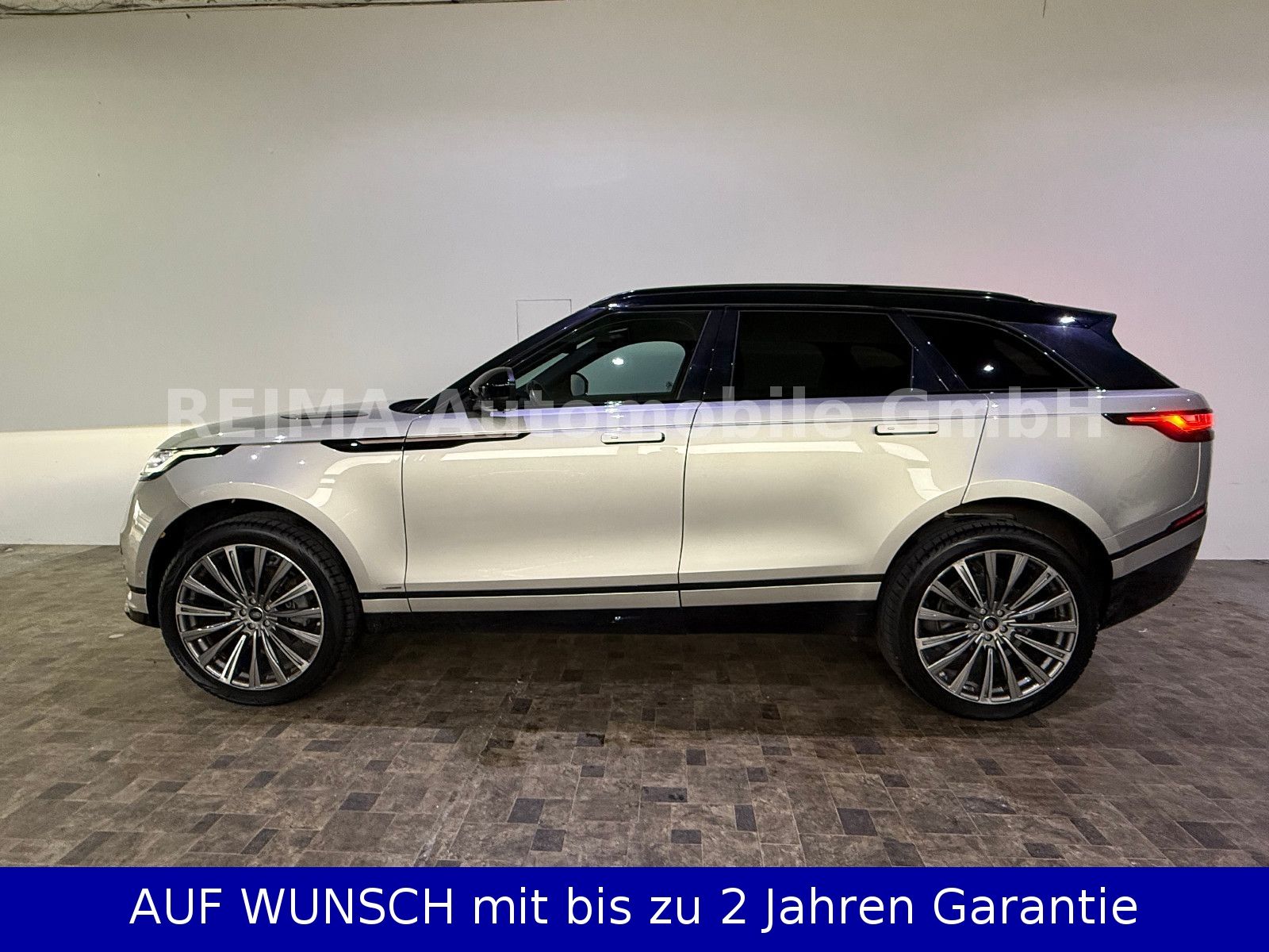 Fahrzeugabbildung Land Rover Range Rover Velar 3,0i R-Dynamic AWD, Pano