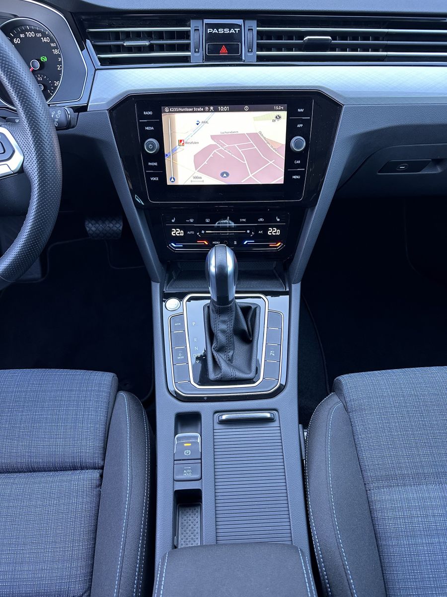 Fahrzeugabbildung Volkswagen Passat Variant 1.4 TSI DSG GTE NAV+LED+AHK+ACC