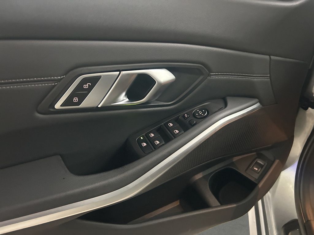 BMW 330i xDrive T. LED NAVI HUD ACC KAMERA 18" foto 16
