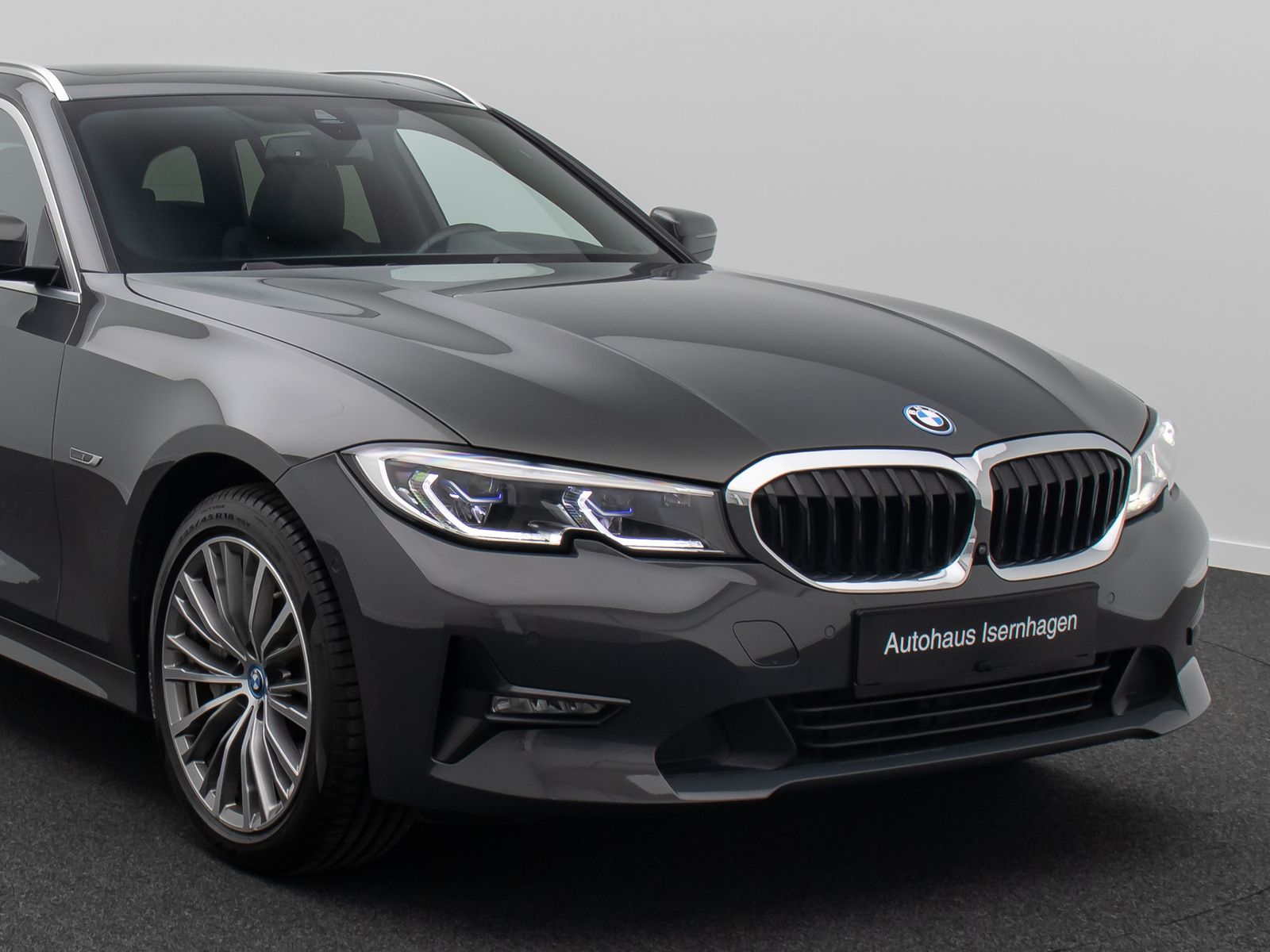 Fahrzeugabbildung BMW 330e SAG Laser 360°DAB HUD Komfort AHK Sport 18"