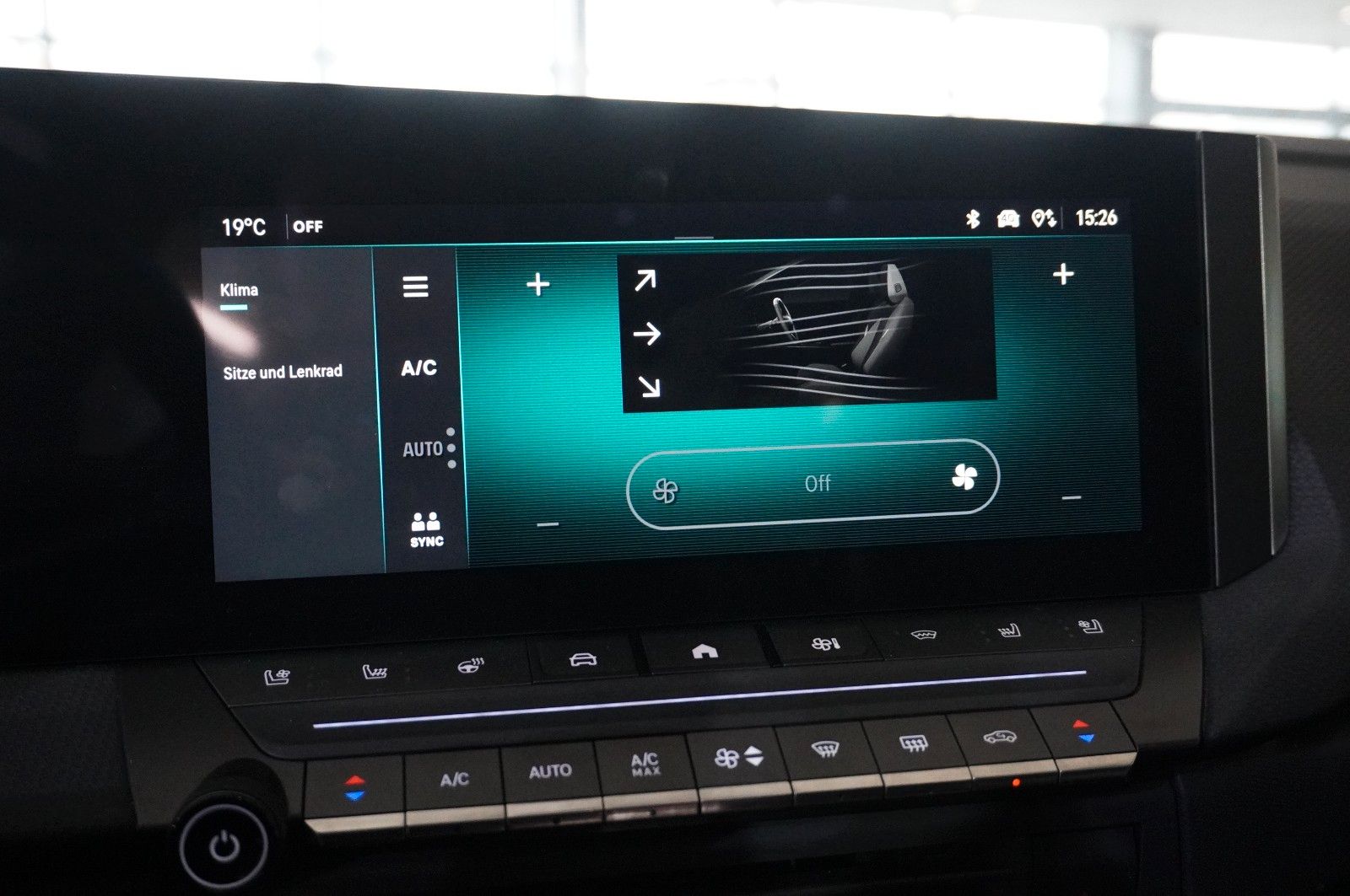 Fahrzeugabbildung Opel Astra ST 1.2T ULTIMATE NAVI/LED/PANO./SPORT/DAB+