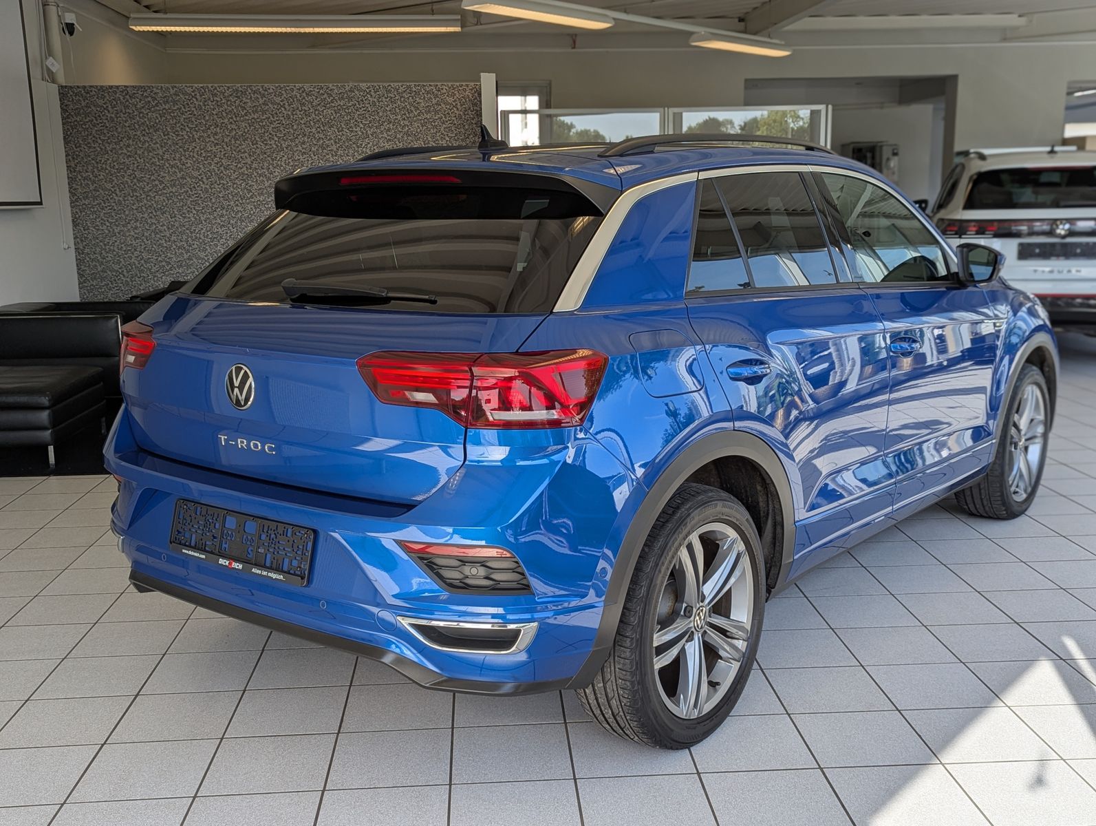 Fahrzeugabbildung Volkswagen T-Roc 1.5 TSI DSG 2x R-Line Sport Pano AID LED