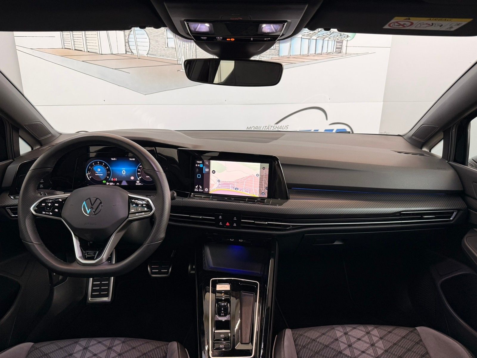 Fahrzeugabbildung Volkswagen Golf VIII Lim. R-Line 1,5 eTSI DSG +Navi+ACC+LED