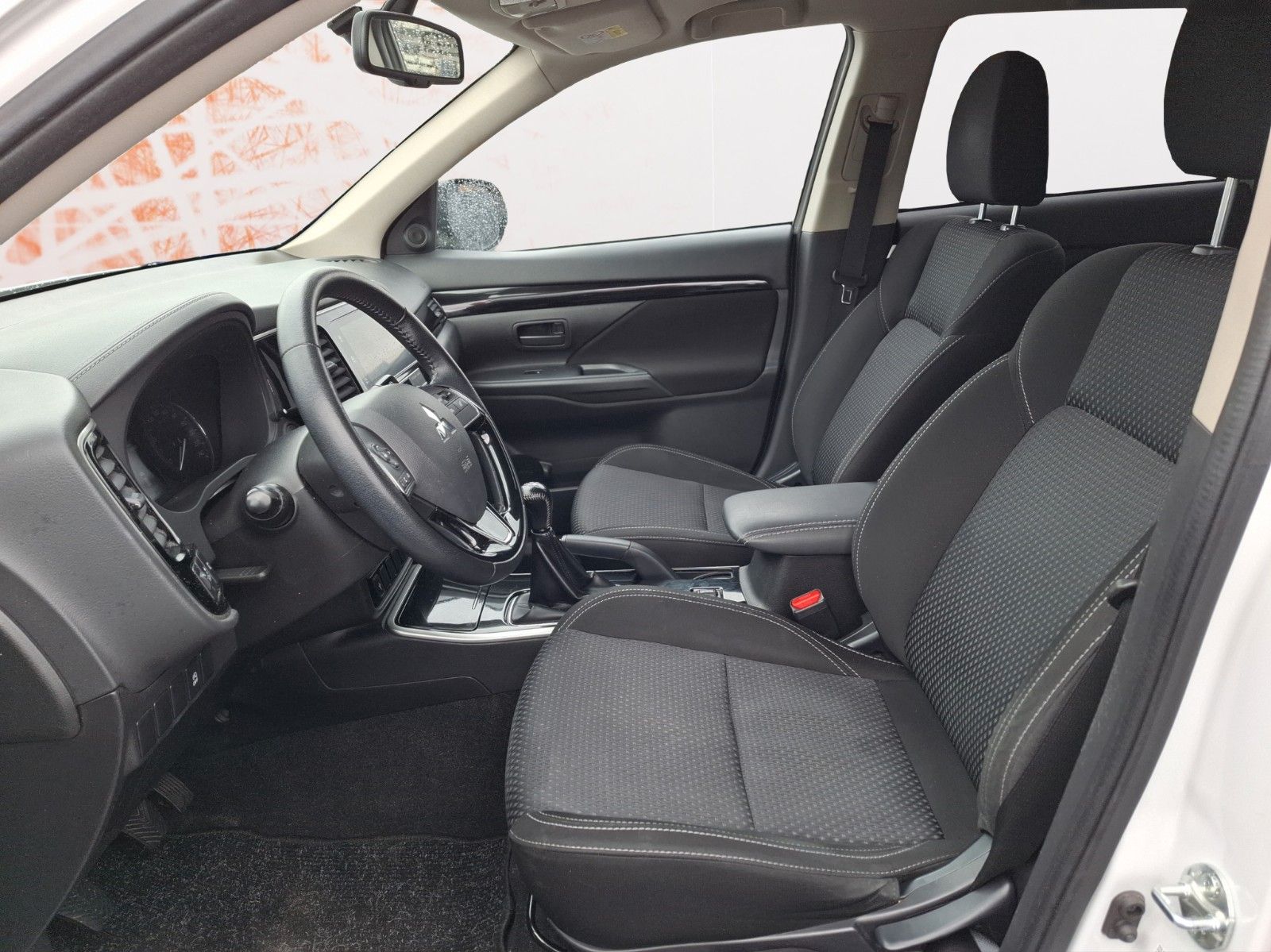 Fahrzeugabbildung Mitsubishi Outlander Active 2WD! PDC ! AHK ! Navi ! Kamera!