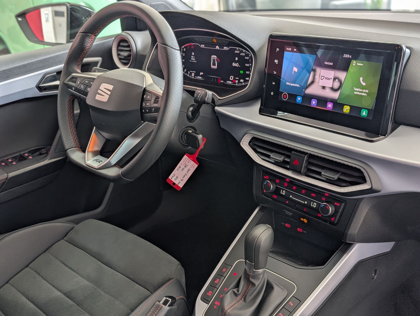 Fahrzeugabbildung SEAT Arona 1.5 TSI FR DSG ACC LED AHK KAM DINAMICA 18