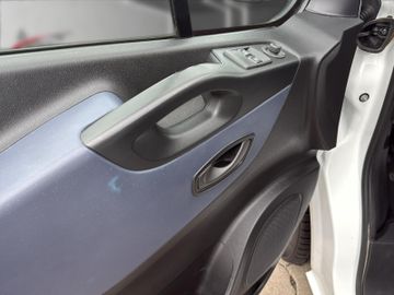 Opel Vivaro - 10