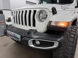 Jeep Gladiator 4x4 Overland Bright White/Mega-Offread - Jeep Gladiator Overland Gebrauchtwagen
