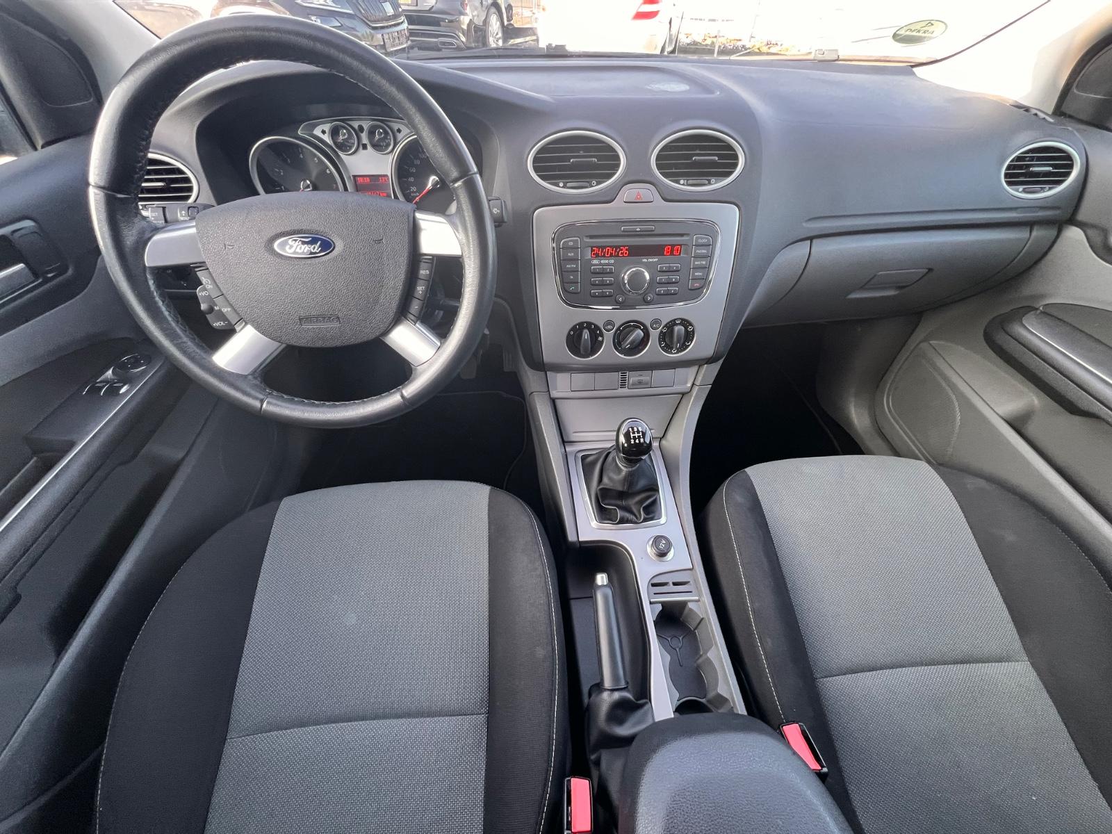 Ford Focus 2011 — photo 17