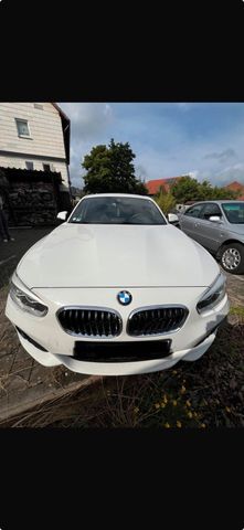 BMW BMW 120i Edition M Sport Shadow weiß