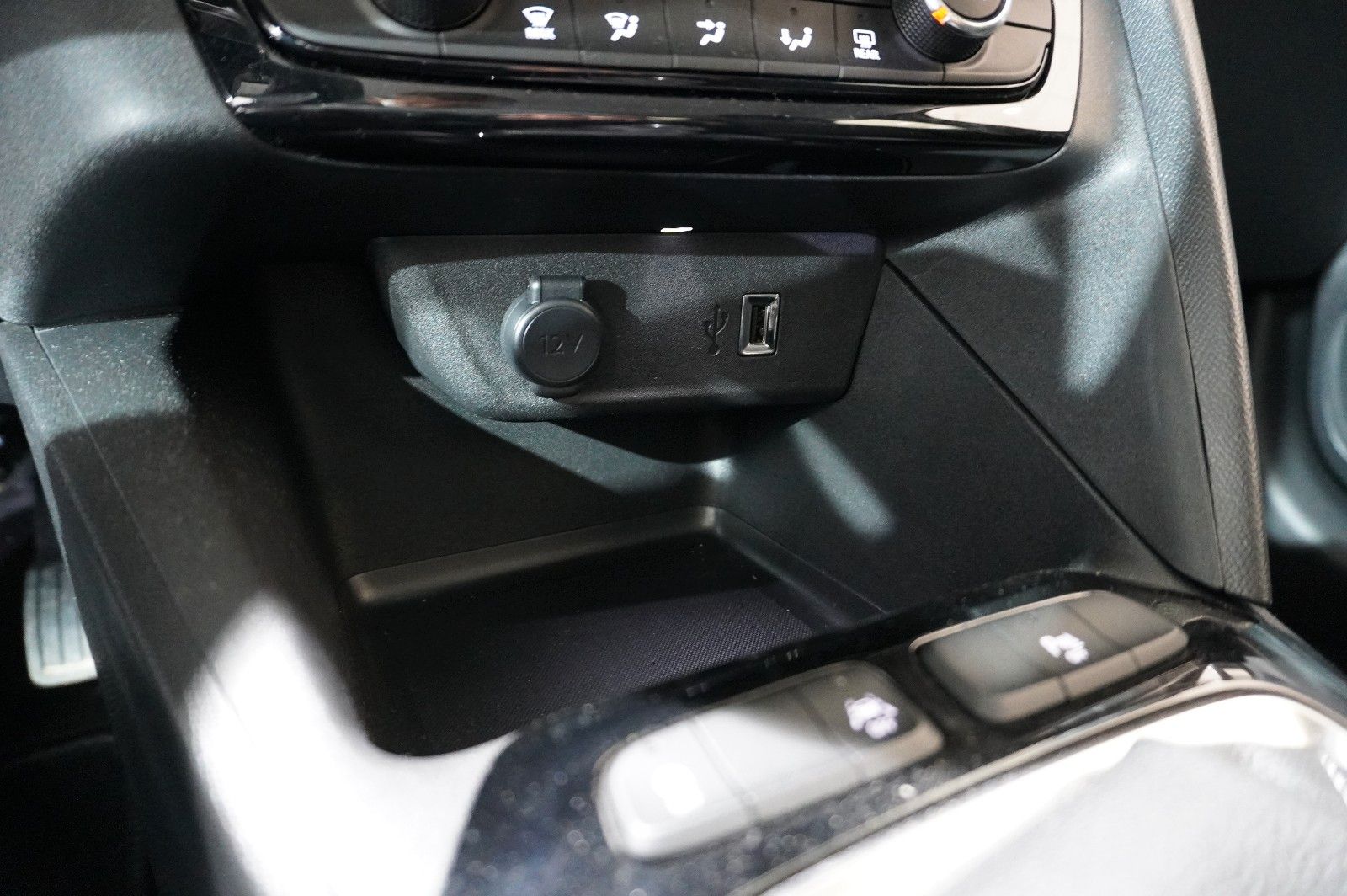 Fahrzeugabbildung Opel Corsa F 1.2 ELEGANCE NAVI/LED/KAMERA/SPORT/DAB+
