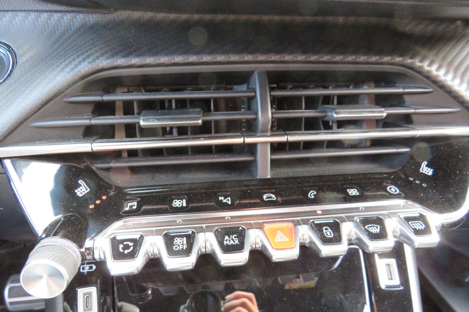 Fahrzeugabbildung Peugeot 2008 e- GT PDC KAMERA NAVI SITZH.