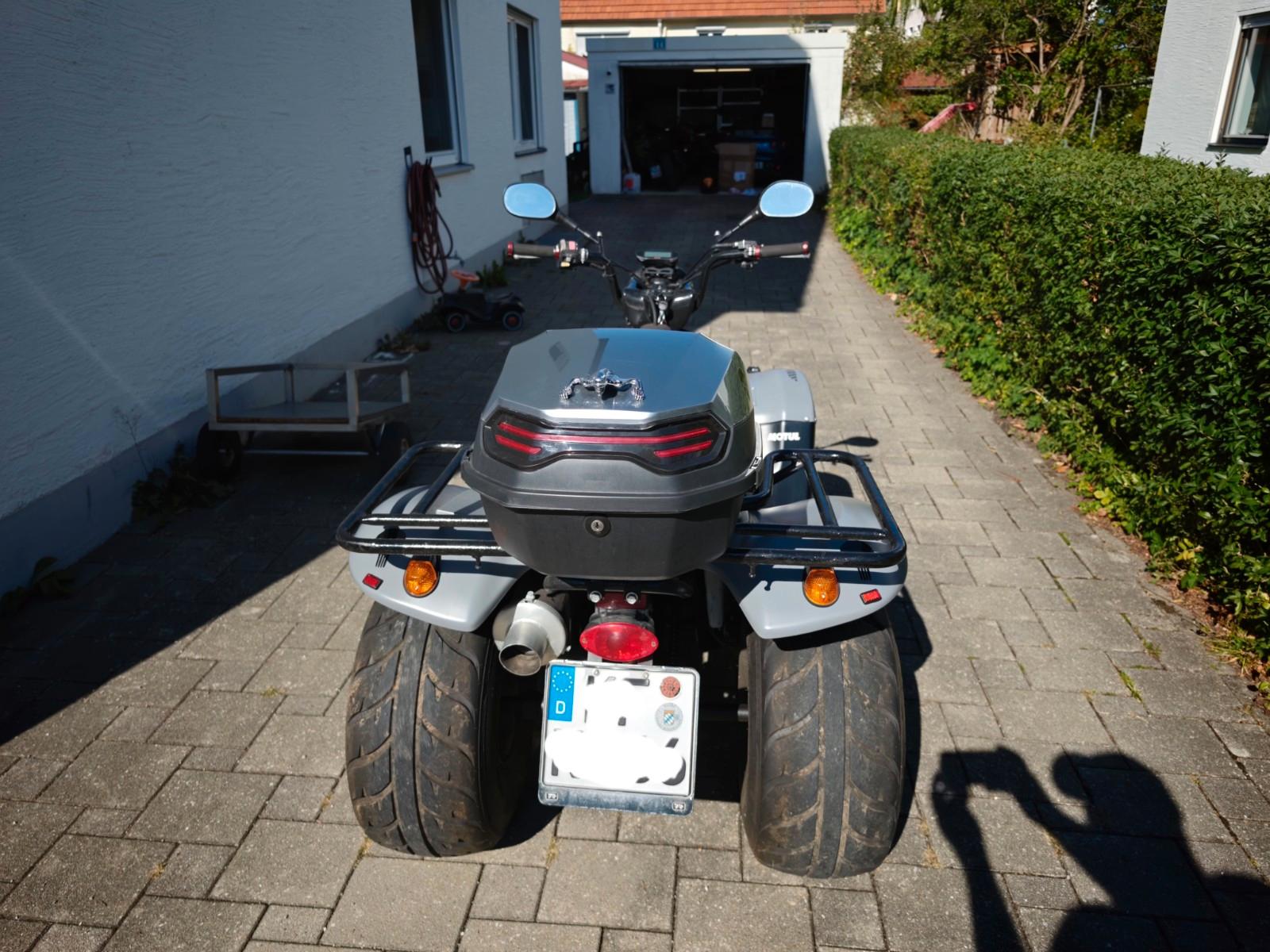 Kymco  2004 — салон