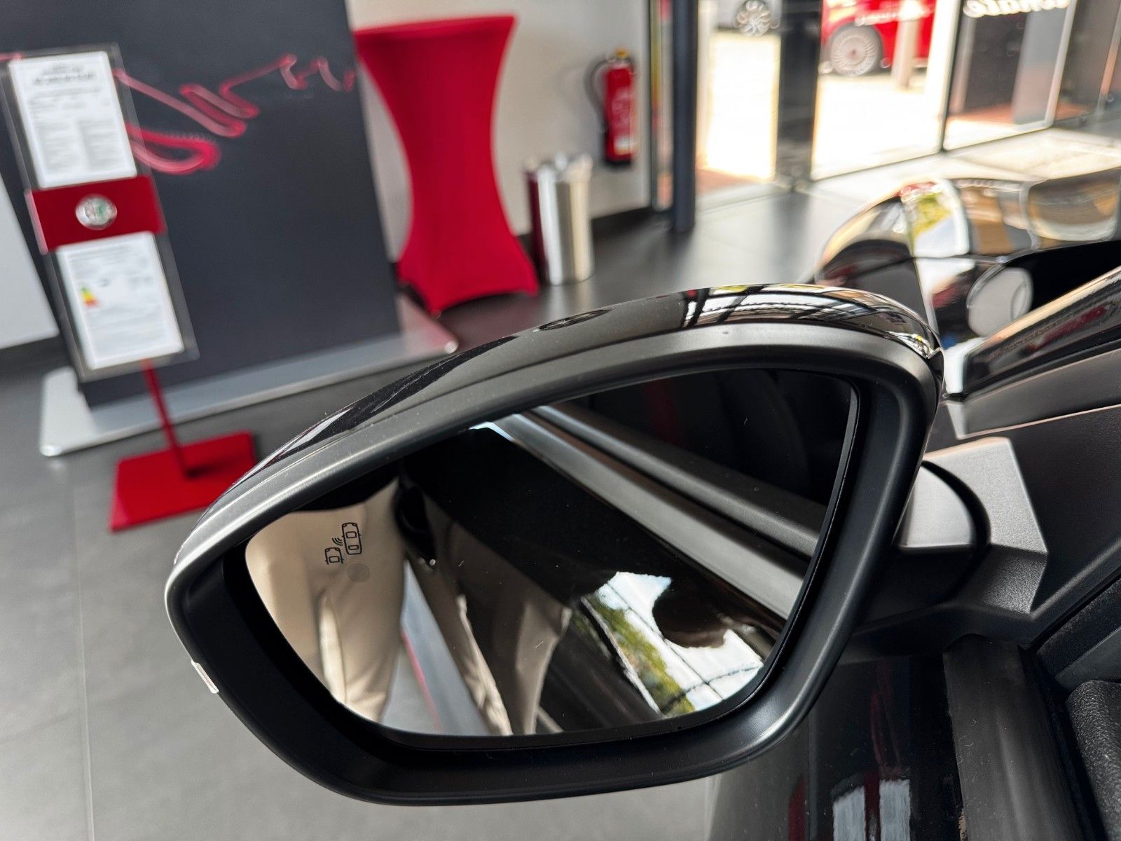 Fahrzeugabbildung Alfa Romeo Junior Elettrica SPECIALE Sitzheizung ACC Kamera