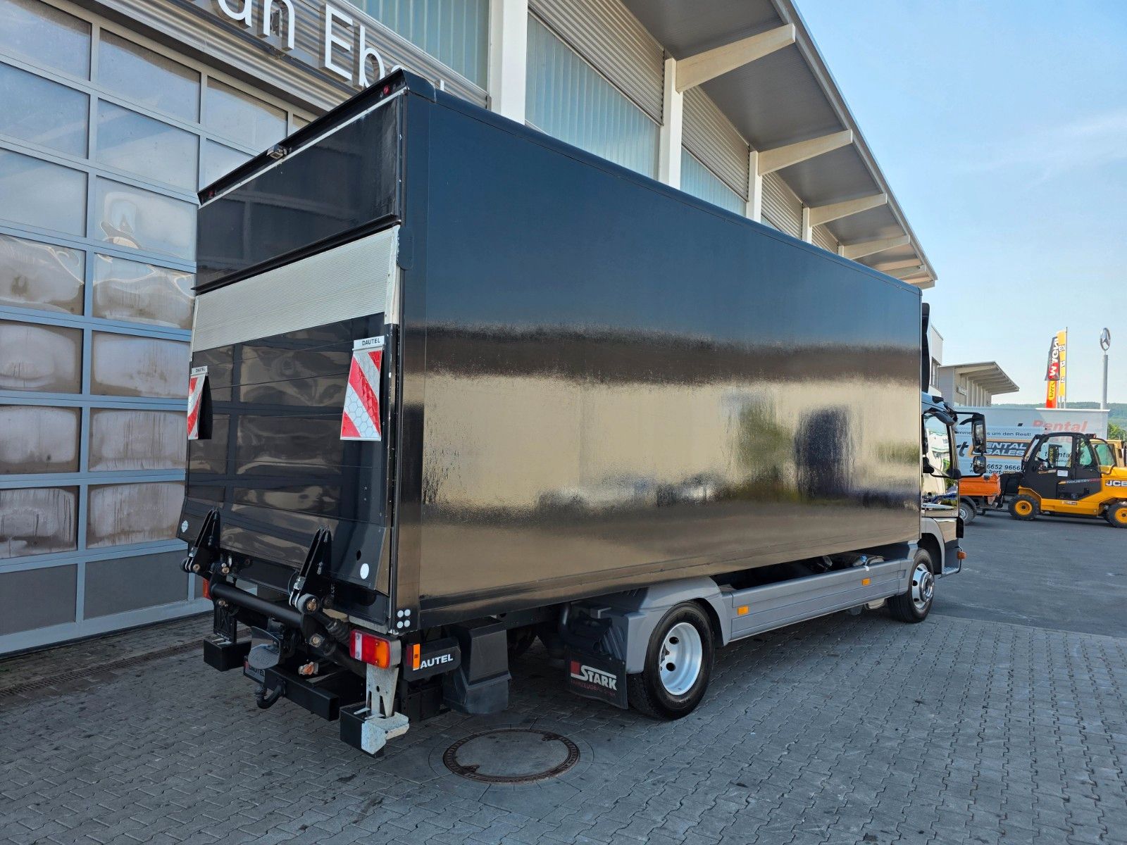 Fahrzeugabbildung Mercedes-Benz Atego 818 L Möbelkoffer+LBW Standklima 2x AHK