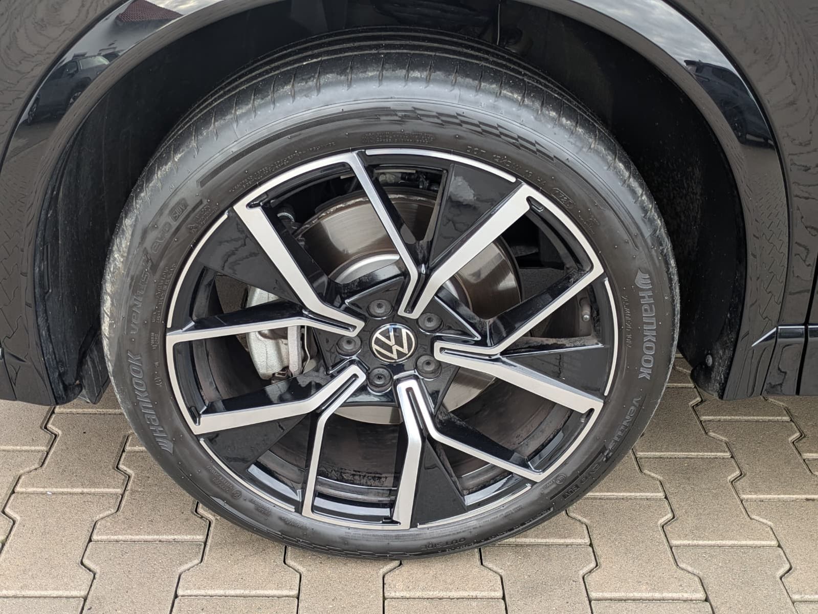 Fahrzeugabbildung Volkswagen Tiguan 2.0 TDI 4M R-Line PANO*H&K*AHK*MATRIX*20"