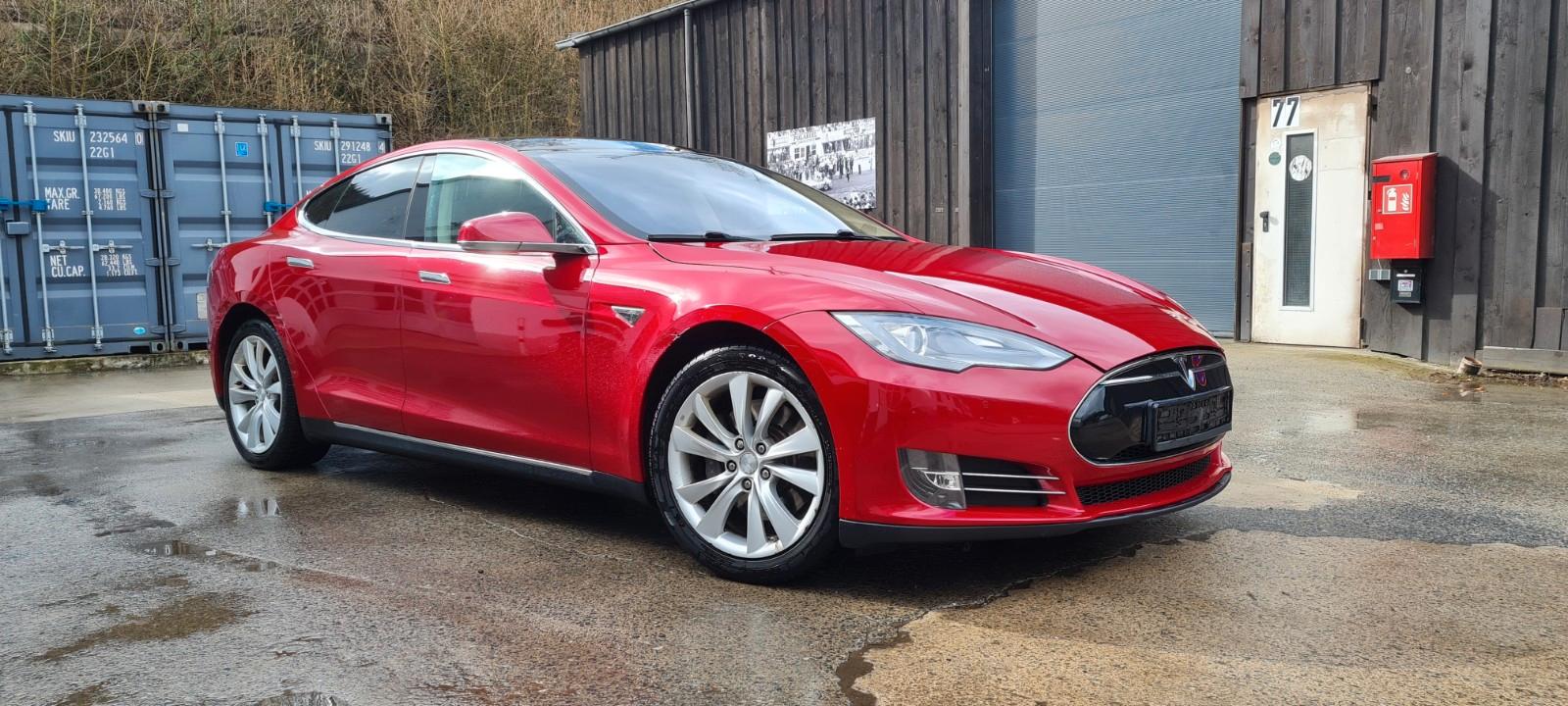 Tesla Model S P85+