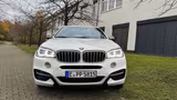 BMW X6 M50d  Luxus SUV mit Vollausstattung - weiße BMW X6 M50