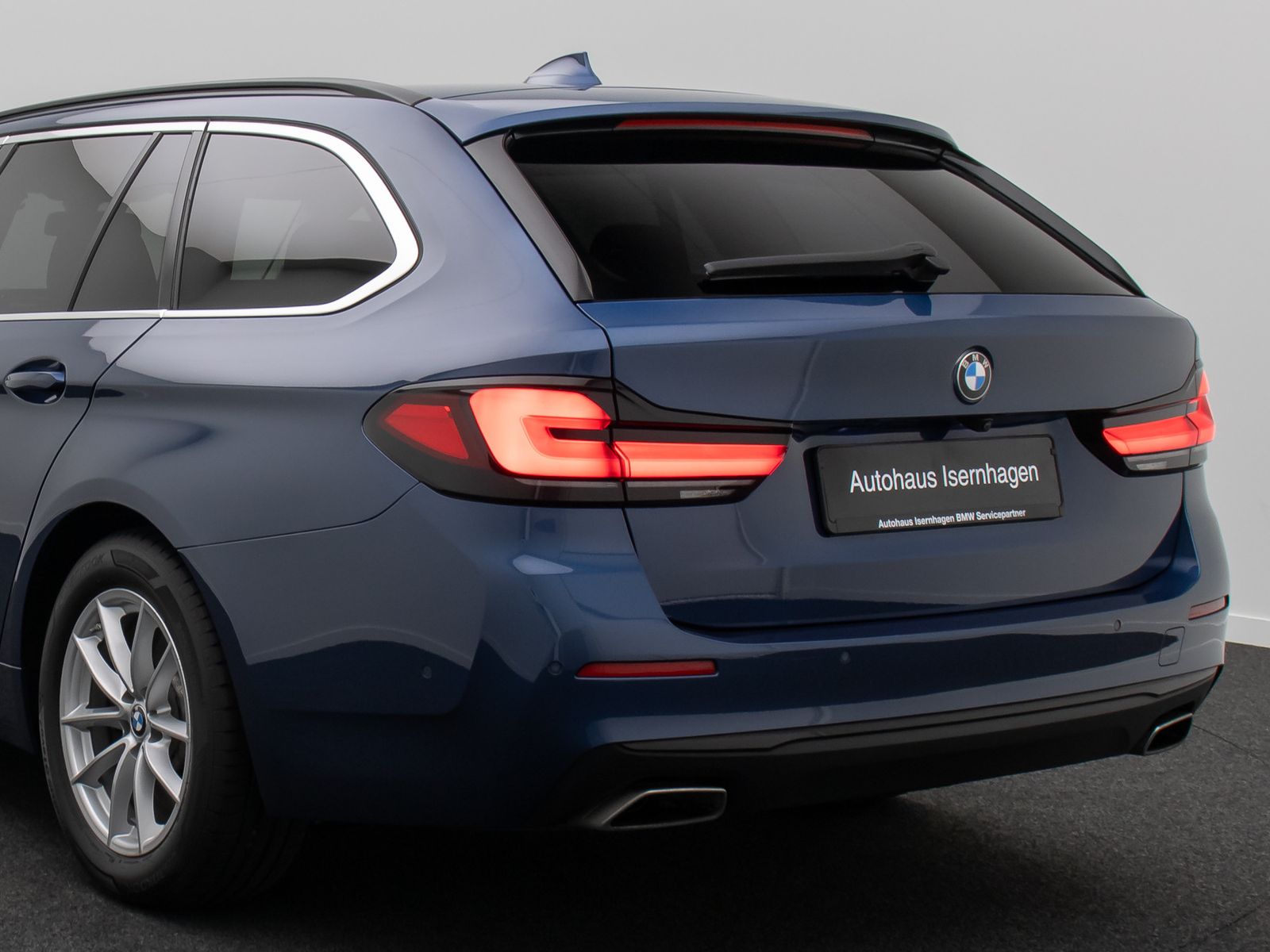 Fahrzeugabbildung BMW 530d xD HUD DAB HiFi Kamera Laser Alarm Komfort