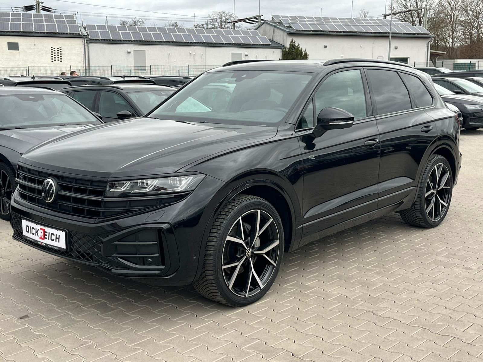 Fahrzeugabbildung Volkswagen Touareg 3.0TDI 4M R-Line VOLL Black 22" UPE 114T