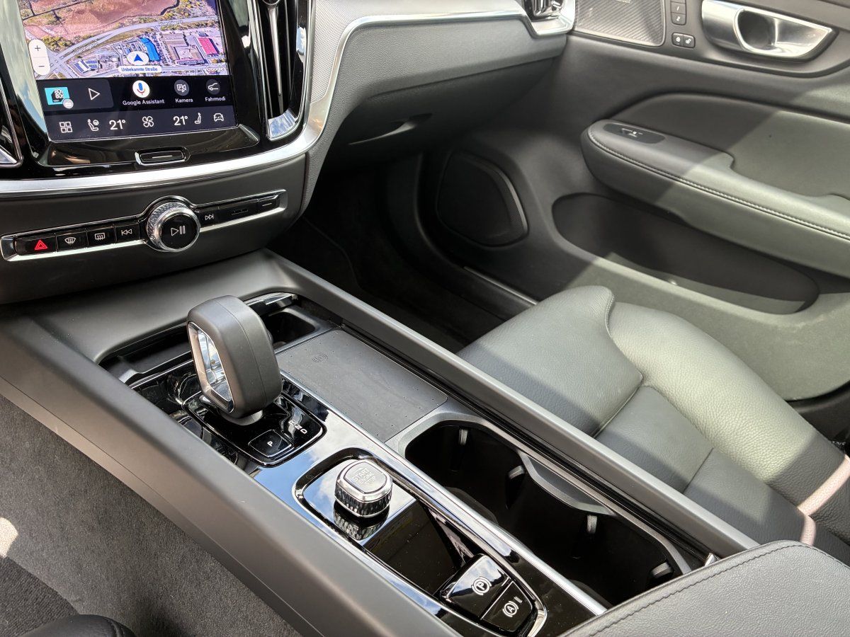 Volvo V60 B4 Plus Dark PANO HUD MEMORY foto 9