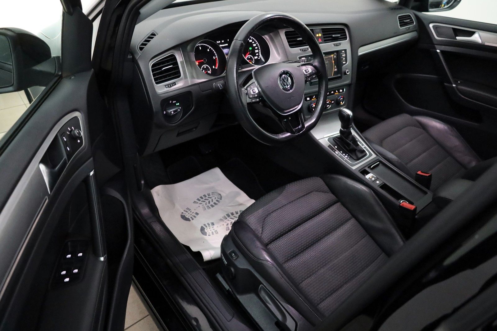 Fahrzeugabbildung Volkswagen Golf VII Lim. Comfortline TLeder,Navi,Xenon,SH