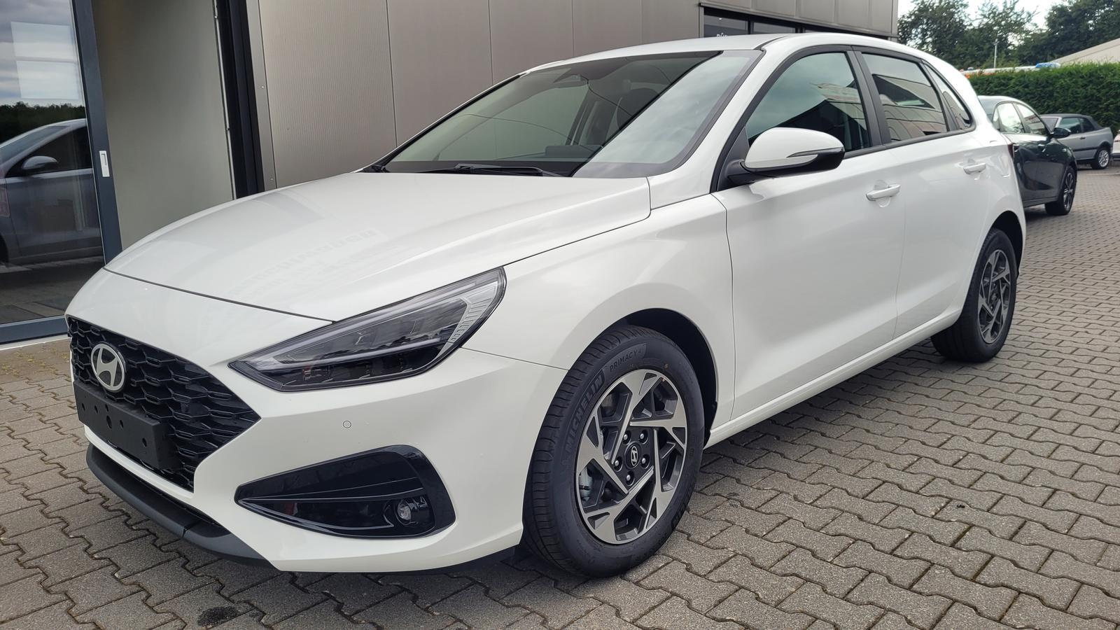 Hyundai i30 HB Family*Navi*LED*Shzg*Lhzg*PDC*Cam*16Zoll*