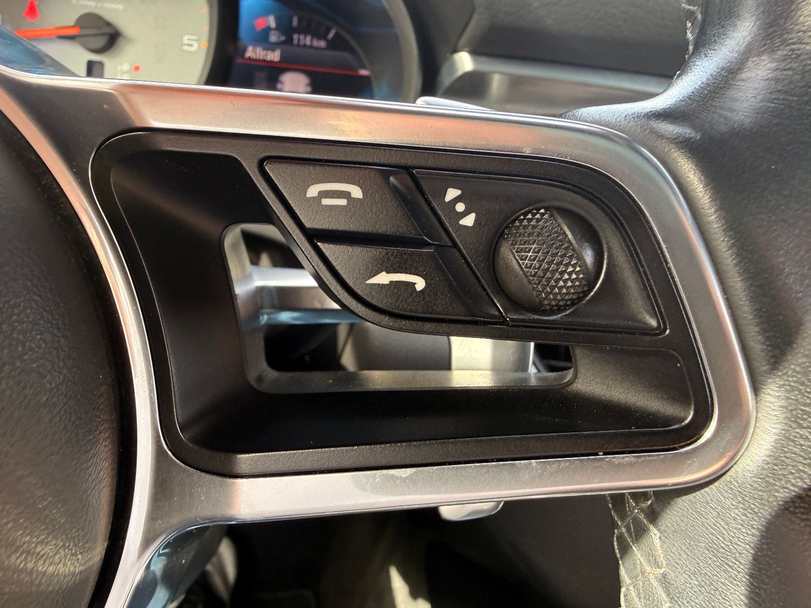 Fahrzeugabbildung Porsche Macan S Diesel/PANO/360°/MEMORY/SOUND/SHZ