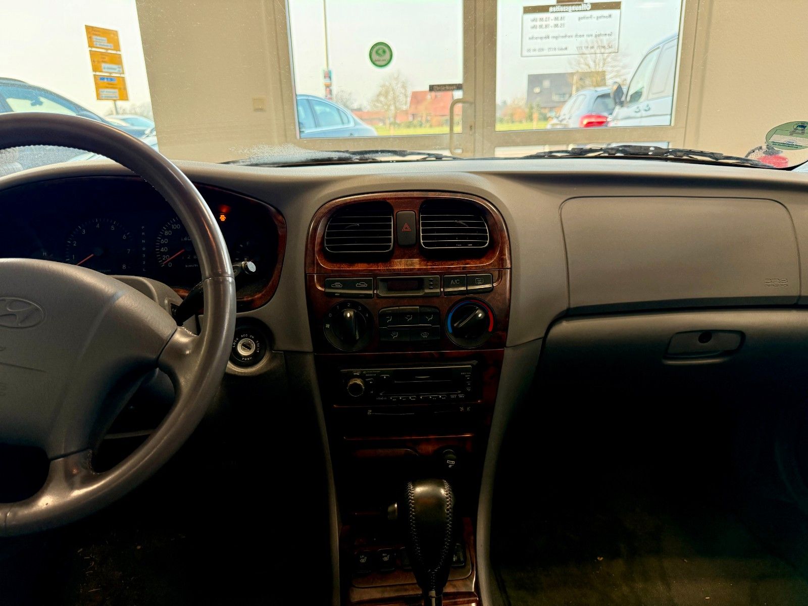 Fahrzeugabbildung Hyundai SONATA 2.0 16V GLS Schiebedach, Leder, Klima