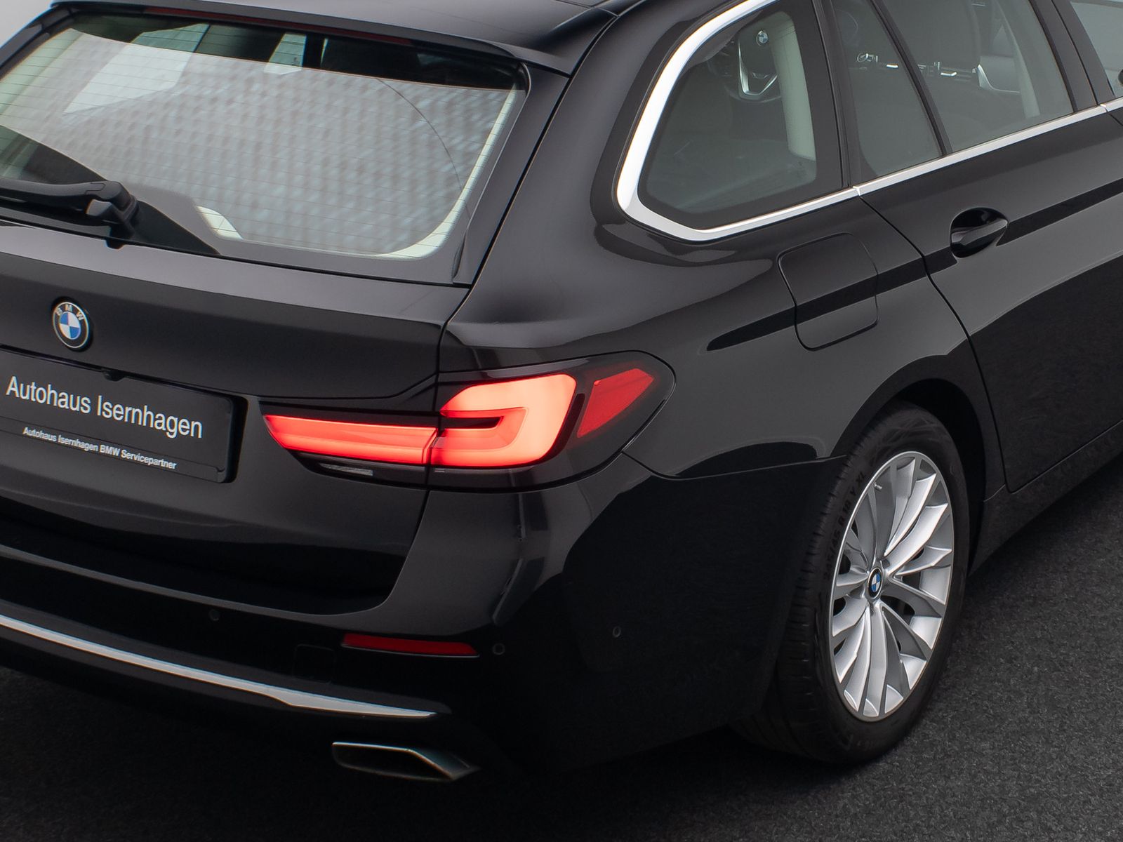 Fahrzeugabbildung BMW 530d Luxury Line HUD DAB H/K Panorama Individual