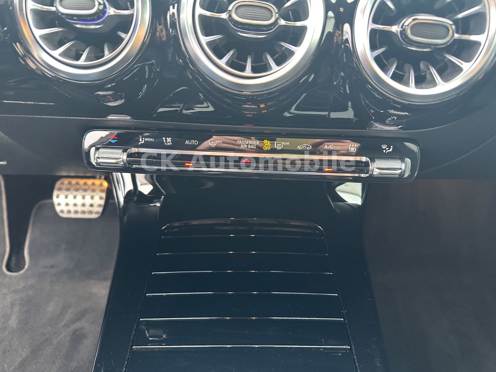 Fahrzeugabbildung Mercedes-Benz A 250e AMG-Line/Night-Paket/Navi/LED/Kamera