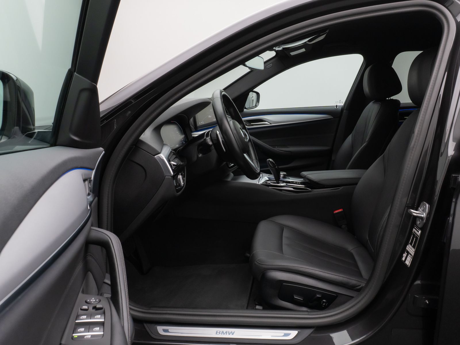 Fahrzeugabbildung BMW 520d Kamera DAB 4xKlima Leder M Sport AHK Alarm
