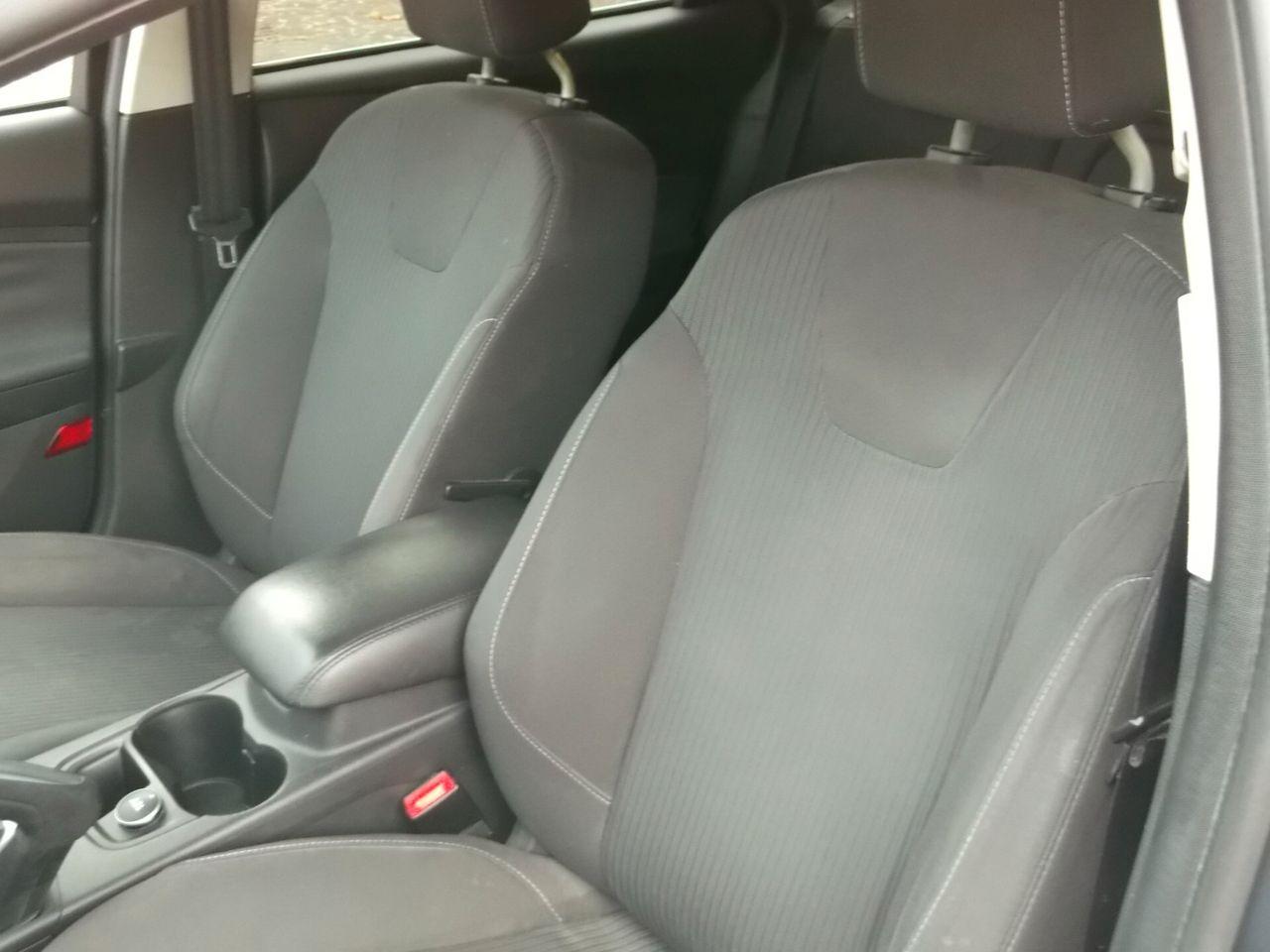 Ford Focus 2011 — photo 13