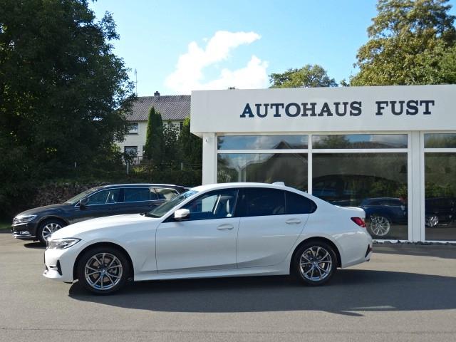 BMW 320d Limousine,Sport,LEDER,NAVI,LED,AUT,PDC,1HAN