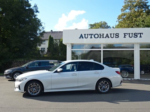 BMW 320d Limousine,Sport,LEDER,NAVI,LED,AUT,PDC,1HAN foto 2