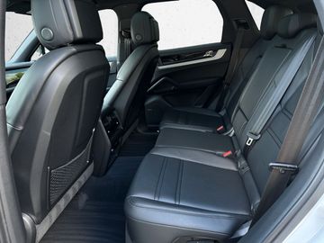 Porsche Cayenne - 8