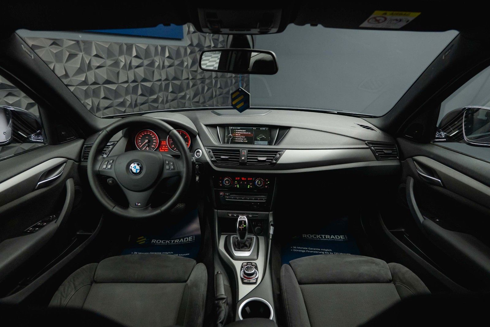 Fahrzeugabbildung BMW X1 xDrive 18d M-Sport Shadow Line *Bi-Xenon*DAB*