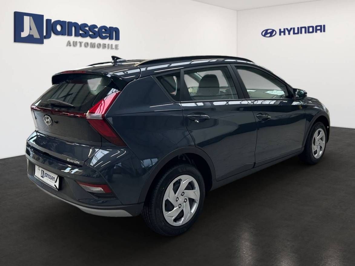 Fahrzeugabbildung Hyundai BAYON  Select PDC Klima Navi Rückfahrkamera