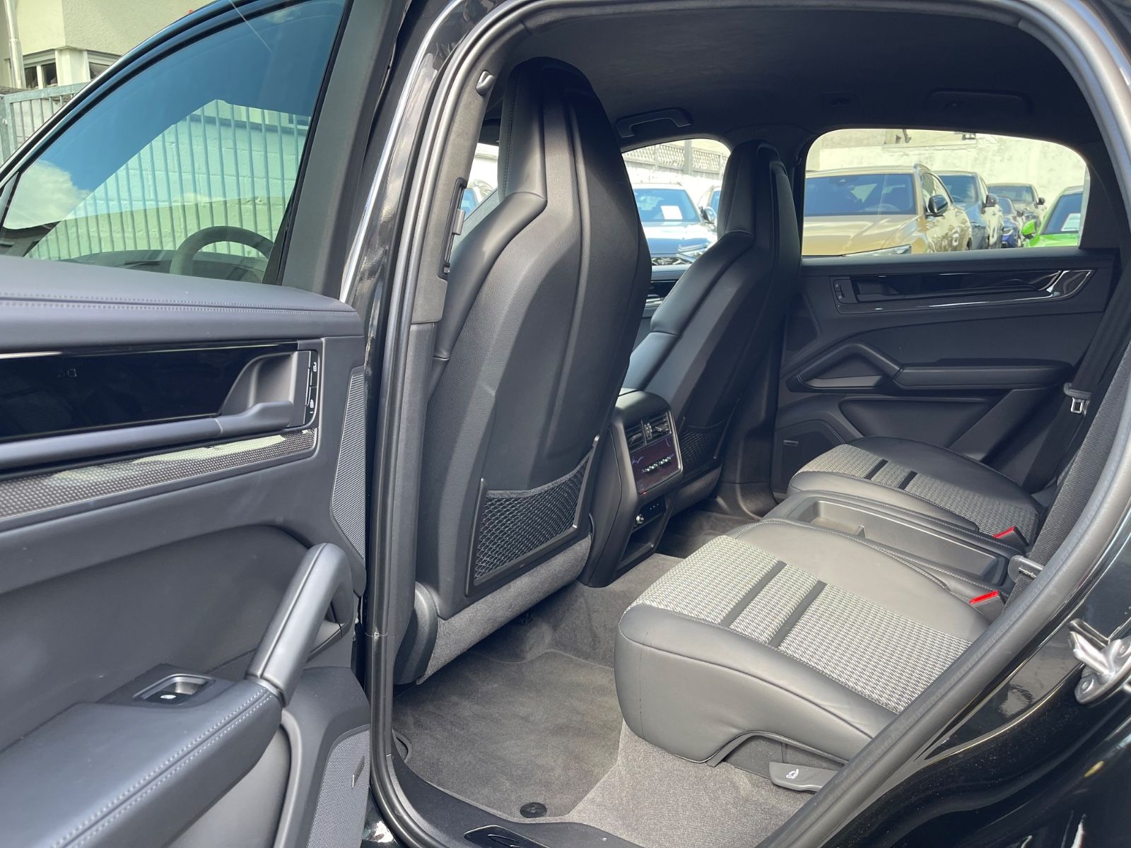 Fahrzeugabbildung Porsche Cayenne GTS Coupé Leichtbau|ACC|HUD|PASM|3.Displ