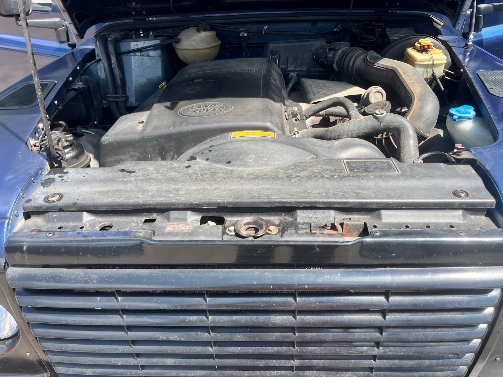 Land Rover Defender 2.5 TD5 90 E 122ch - Empattement court - CT récent - Carnet entretien - Attelage