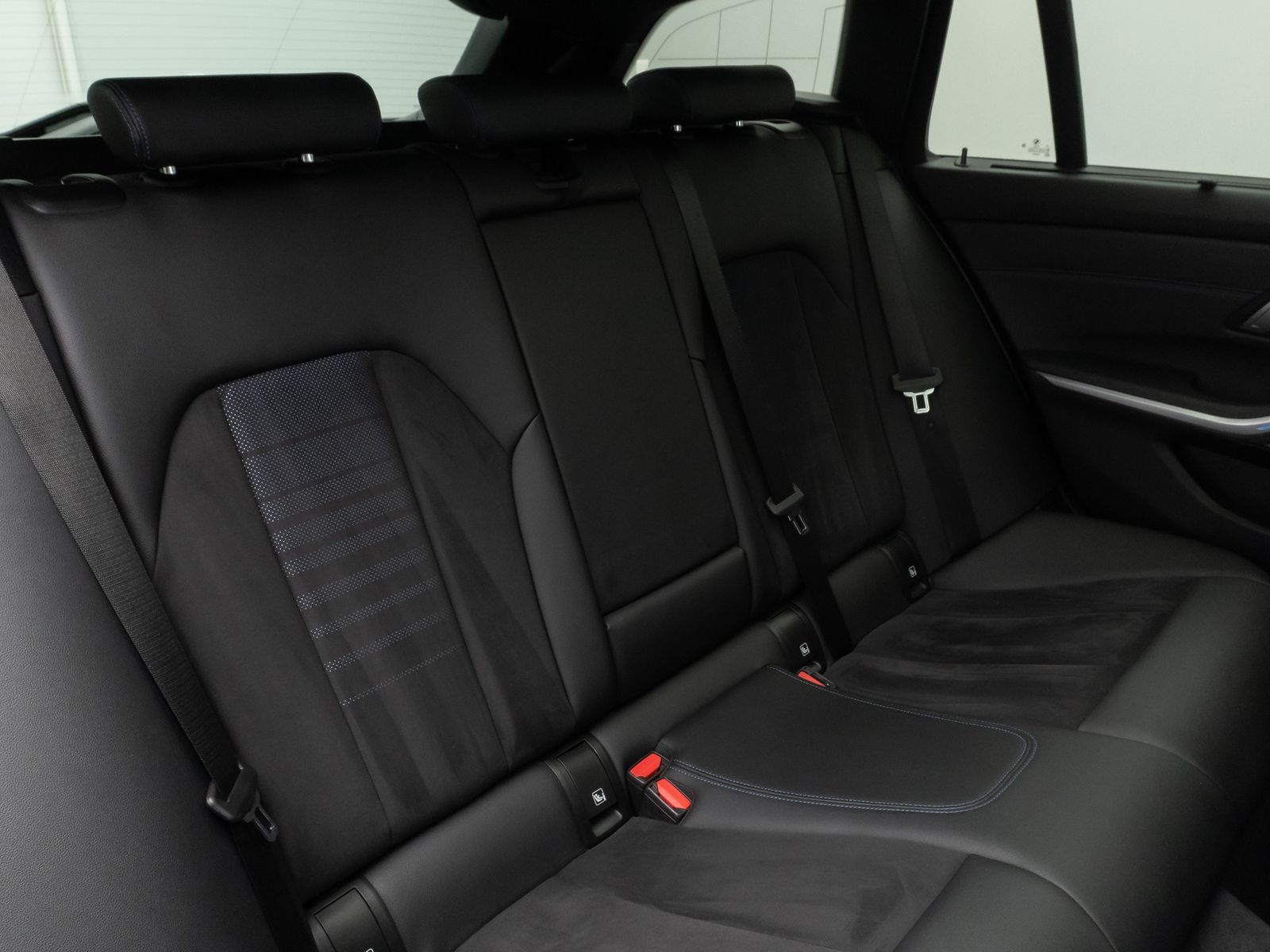 Fahrzeugabbildung BMW 330e xD M Sport Panorama Kamera HUD DAB H/K AHK